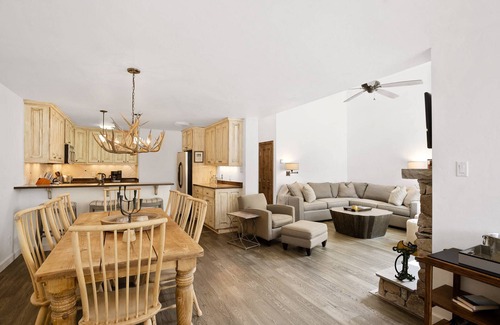 Aspen Condo | Mountain Queen Condos by iTrip Aspen Snowmass