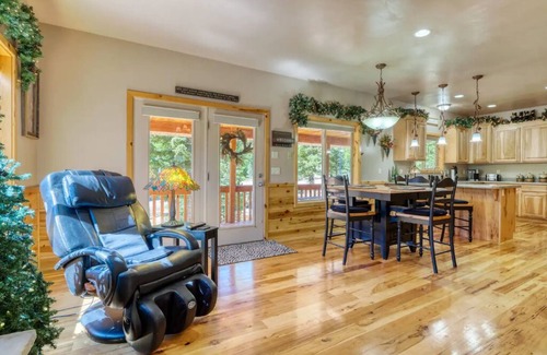Meadow View Heights Cabin | Mountain retreat in Duck Creek. Prime location.