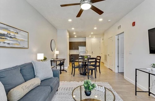 Draper Apartment | Mountain Retreat | Hot Tub | Gym | Pool | Central