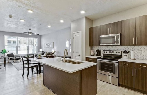 Draper Apartment | Mountain Retreat | Hot Tub | Gym | Pool | Central