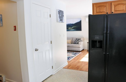 Oak Hill House | Mountain retreat/Hot Tub/Ski/Hike/Water Park/WIFI/Fire Pit