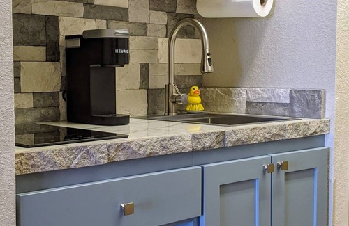 Brian Head Apartment | ✦Mountain Retreat✦Hot Tub✦Skiing and Snowboarding✦