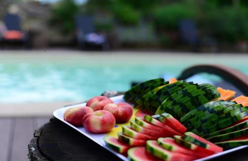 Ossun-ez-Angles House | Mountain retreat in the Pyrénées, glorious views, fire pit & pool - Sleeps 14