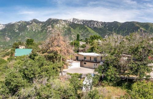 Sandy House | Mountain Setting, Near Trails!