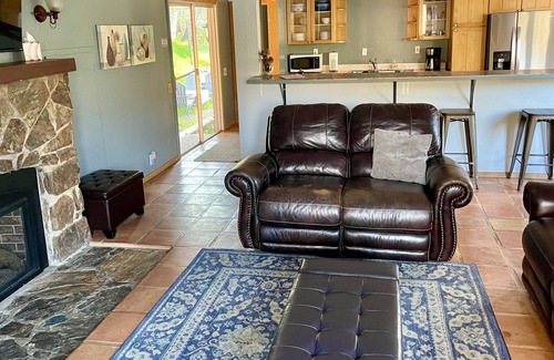 Three Rivers House | Mountain Sierra Home One Mile From National Park Entrance...with Pool and spa!