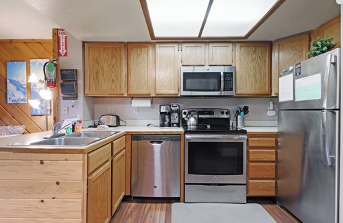 Brian Head Apartment | Mountain Studio With Hot Tub, Sauna, and Indoor Heated Pool