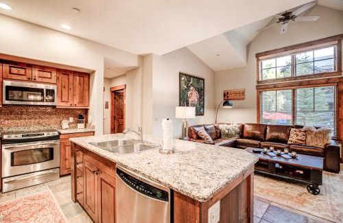 Breckenridge House | Mountain Thunder Snow Day Townhome - Ski In - Walk To Gondola - High-End Resort