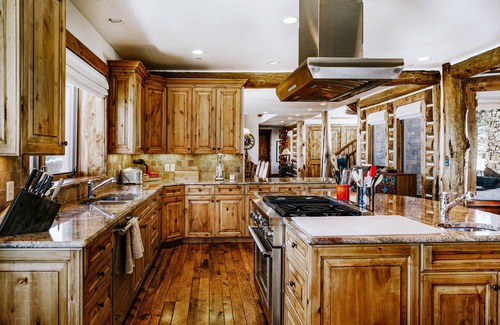 Gallatin Gateway Cabin | Mountain Top Luxury | Cabin in Big Sky w/fireplace, patio, full kitchen, & W/D