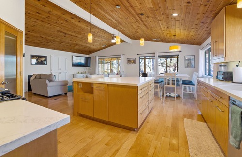 Three Rivers House | MOUNTAIN TOP WITH 4 ACRES AND SPECTACULAR VIEWS WITH HOT TUB