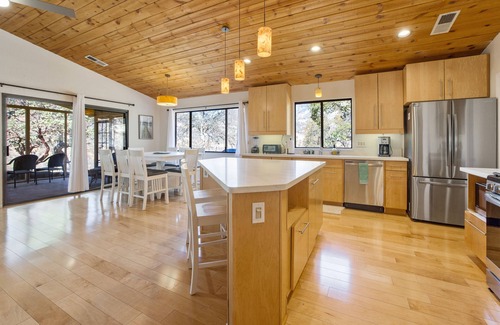 Three Rivers House | MOUNTAIN TOP WITH 4 ACRES AND SPECTACULAR VIEWS WITH HOT TUB