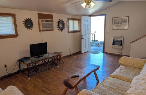 Davis Cabin | Mountain View 2 Bed Cabin