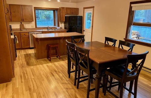 Jackson House | Mountain view 4 BR w/two decks, fenced backyard, and wood-burning fireplace