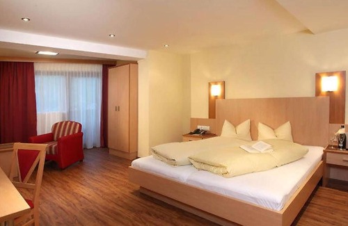 Unterlaengenfeld Apartment | Mountain-view apartment with infrared sauna