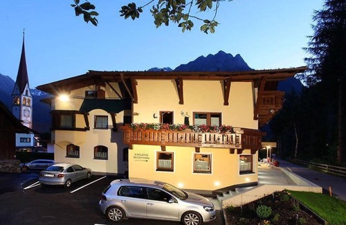 Unterlaengenfeld Apartment | Mountain-view apartment with infrared sauna