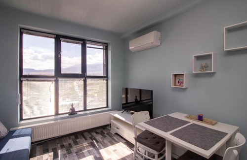 Studentski Grad Apartment | Mountain View Apartment 1 + Parking