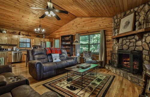 Morganton Cabin | Mountain-View Cabin Retreat: Hot Tub, Fire Pit, WiFi, and Near Blue Ridge