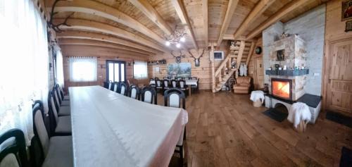 Brosteni House | Mountain View Chalet