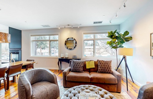 Jackson Condo | Mountain view condo with gas fireplace, washer/dryer, central AC