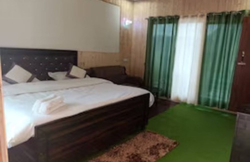 Dugalbitta Bed & Breakfast | Mountain View Cottage in Chopta . Mesmerizing Valley View from the property