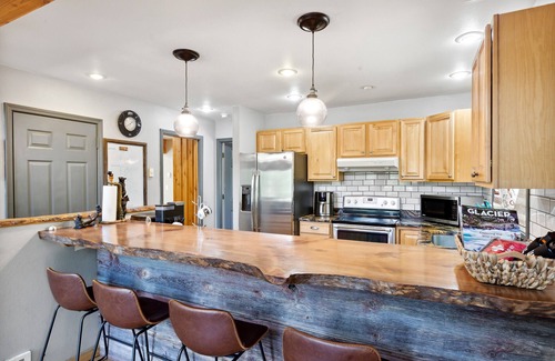 Kalispell House | *Mountain View* Entire Upstairs CHALET, Kalispell, MT