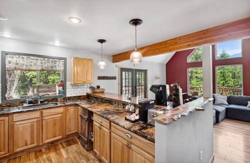 Kalispell House | *Mountain View* Entire Upstairs CHALET, Kalispell, MT