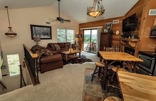 Rockwood Condo | Mountain View Escape - 1BR Ski-in/out Rustic Condo
