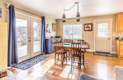 Dayton House | Mountain view escape with washer/dryer - walk to lake & beach