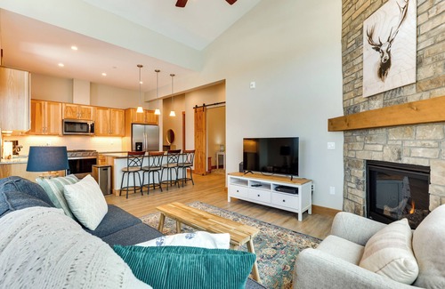 Fraser Condo | Mountain-View Fraser Condo w/Balcony + Hot Tub!