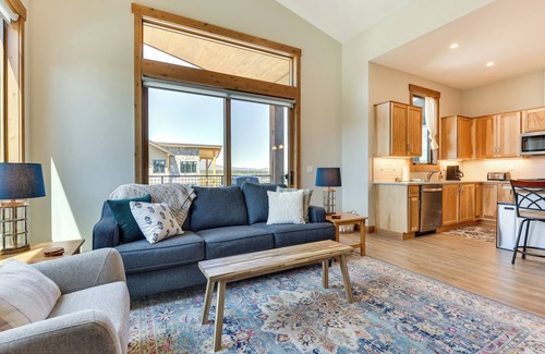 Fraser Condo | Mountain-View Fraser Condo w/Balcony + Hot Tub!