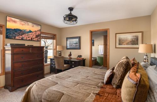 Bozeman House | Mountain View Home on 2 Acres