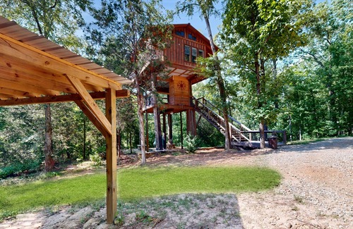 Jackson House | Mountain view home with hot tub