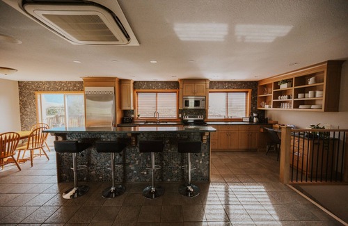 Kent House | Mountain View House w/private hot tub and large wraparound deck