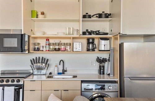 Downtown Salt Lake City Apartment | Mountain view l DT SLC-Gym-Free Parking-Pool Table