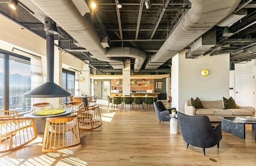 Downtown Salt Lake City Apartment | Mountain view l DT SLC-Gym-Free Parking-Pool Table