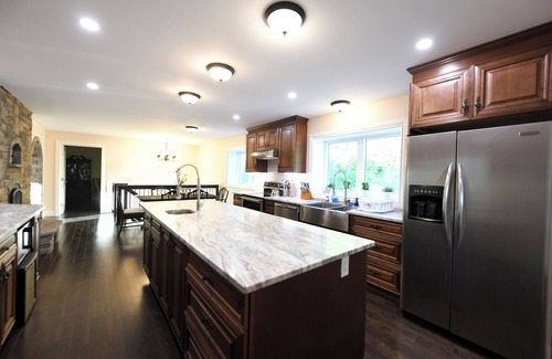 Purdy Cottage | Mountain View Lodge - Brand New 8 Bedroom Home with 150 acres of privacy