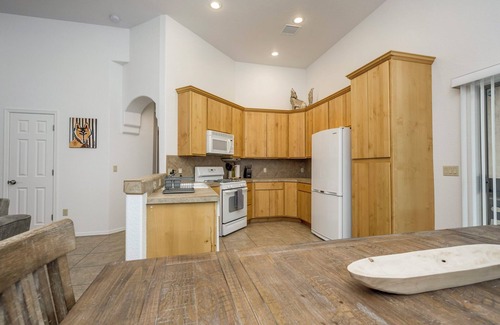 Las Cruces House | Mountain View luxury Gem!Pet Friendly!HotTub!EV!