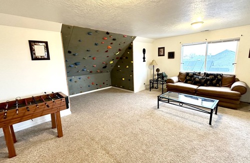 Payson House | Mountain View Retreat - Sleeps 20! Perfect for large gatherings