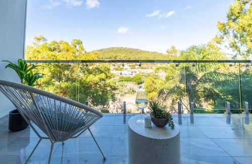 Mount Gravatt East Apartment | Mountain View Serenity Apartment - Central Location