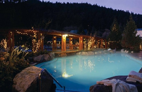 Agassiz House | Mountain View Spa Retreat