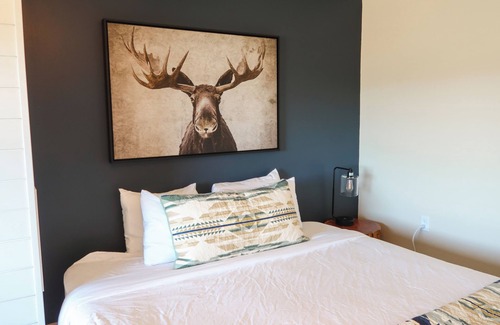 Tetonia Cabin | Mountain View Studio Suite w/Fireplace