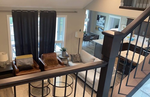 Harrison Mills House | Mountain view suite in Harrison Highland