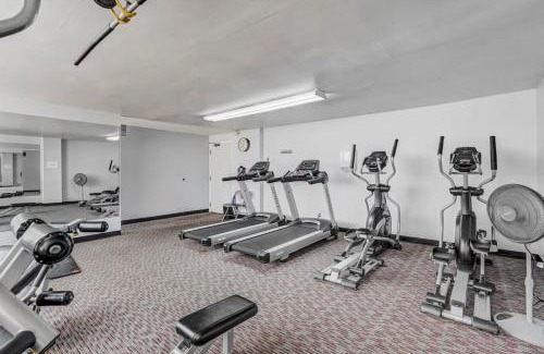 Southeast Colorado Springs Apartment | Mountain Views From L-Shaped Terrace