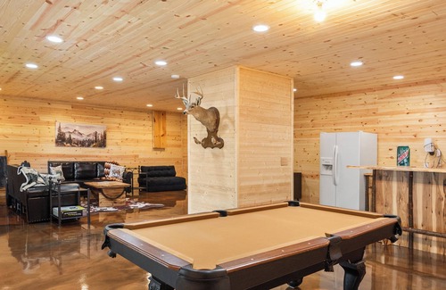 Grassy Creek House | Mountain Views - Firepit - Gas Fireplace - WIFI