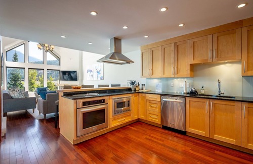 Blueberry Hill Condo | Mountain views | Free parking | BBQ | AC