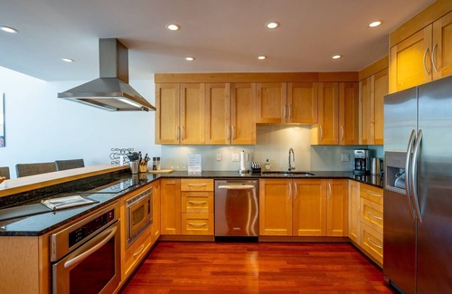 Blueberry Hill Condo | Mountain views | Free parking | BBQ | AC