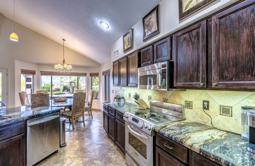 Rancho Vistoso House | MOUNTAIN VIEWS, KOI POND, HOT TUB, POOL, 1GIG WIFI, 1/2 mile Starbucks/Safeway!