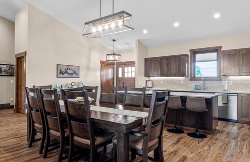 Red Lodge House | Mountain Views, spacious and Newly built, Dog Friendly, Wi-Fi, A/C and Garage- Willow Creek Hideaway