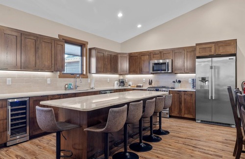 Red Lodge House | Mountain Views, spacious and Newly built, Dog Friendly, Wi-Fi, A/C and Garage- Willow Creek Hideaway