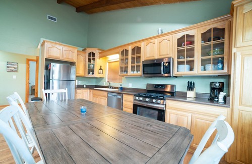 Strawberry House | Mountain Views w/ Pool Table, Game Room and BBQ