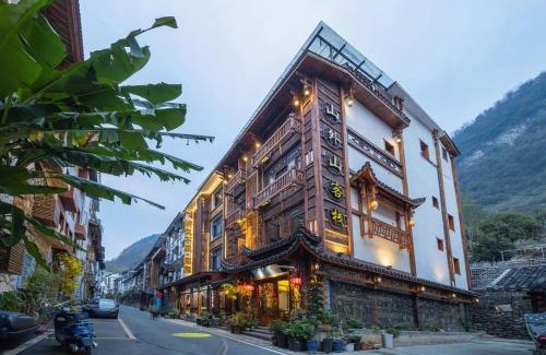 Wulingyuan Hotel | Mountains Beyond Mountains Inn